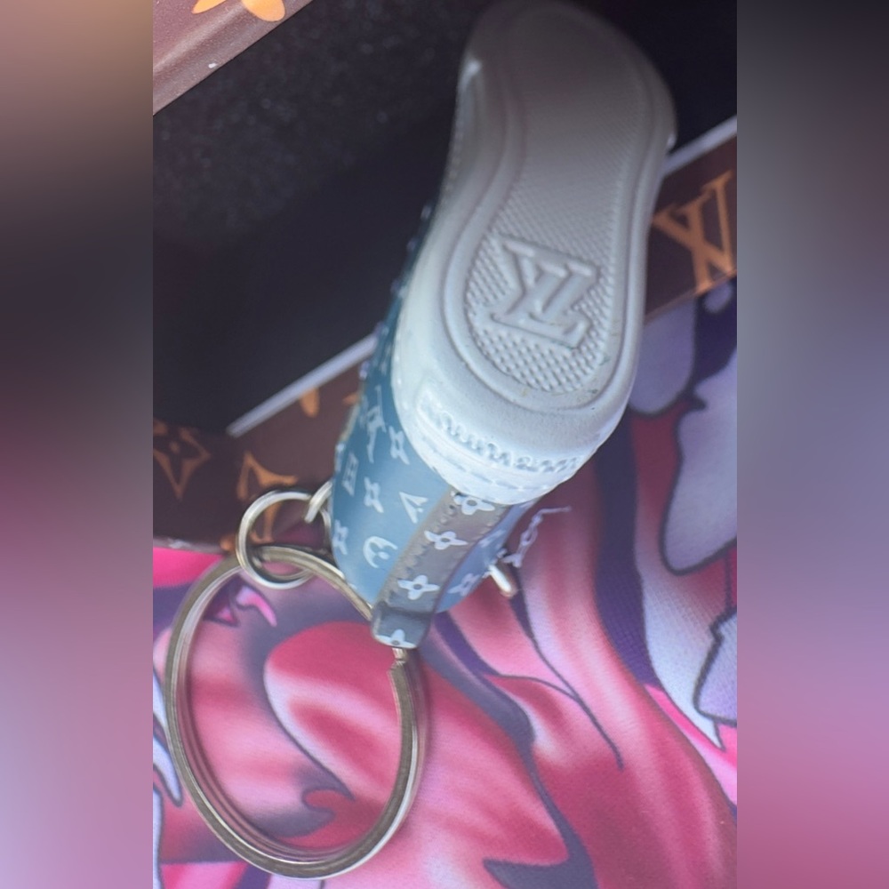 Fashion Blue Monogram Sneaker Keychain - Picture 4 of 15